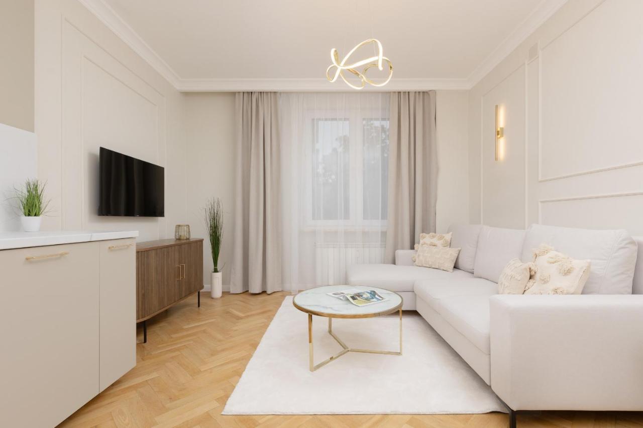 Bright & Elegant By Renters Butas *