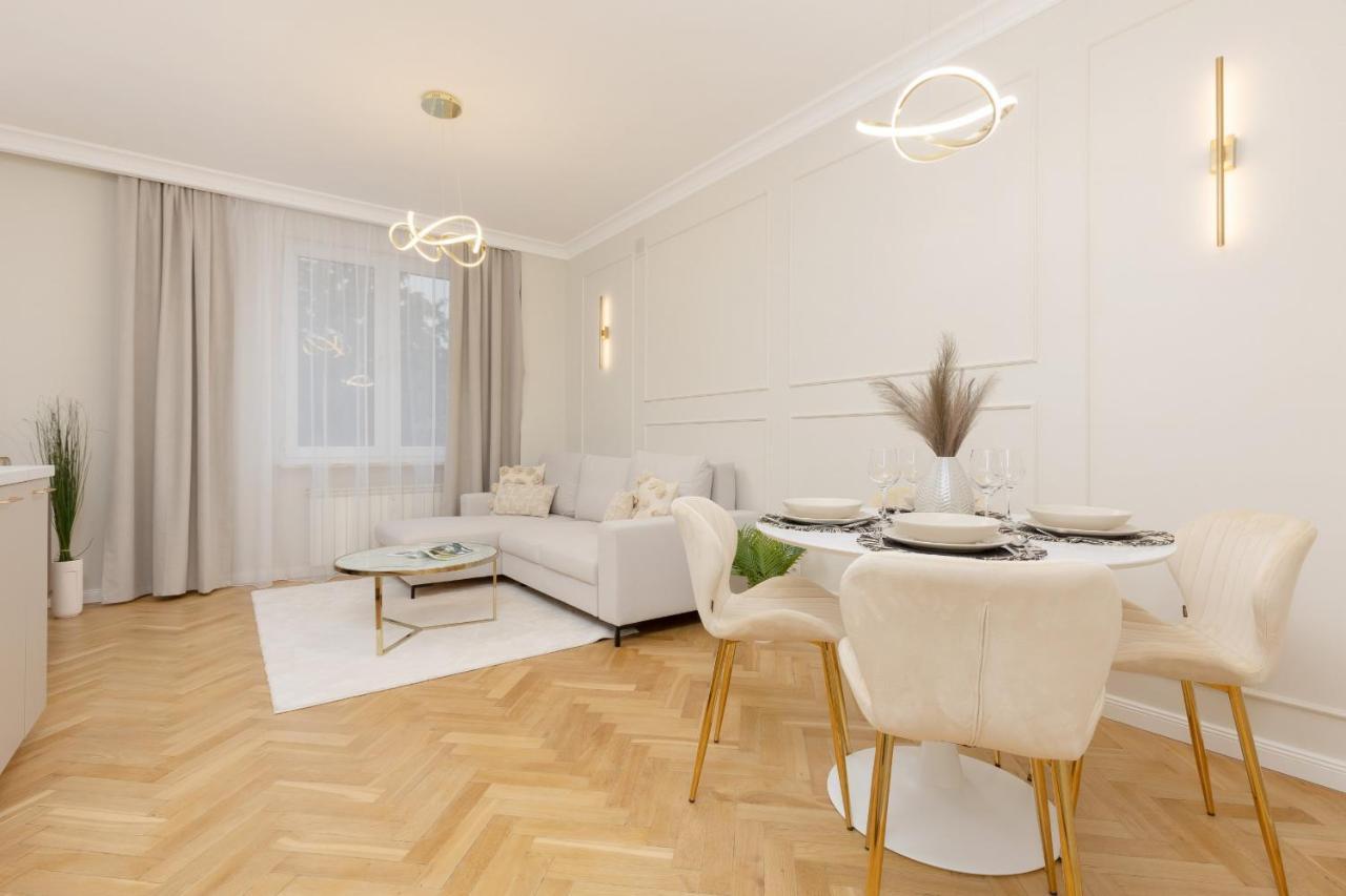 Butas Bright & Elegant By Renters *
